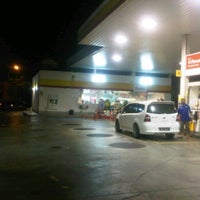 Foto scattata a Shell da Semutar H. il 6/11/2012
