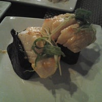 Das Foto wurde bei OM Modern Asian Kitchen &amp;amp; Sushi Bar von Jamie M. am 9/11/2012 aufgenommen
