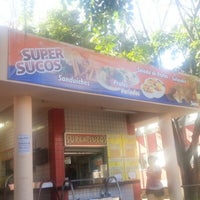 Photo taken at Super sucos (CCS) by Maicon L. on 8/11/2012