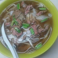 Photo taken at Lagoon Leng Kee Beef Kway Teow by Charles T. on 3/13/2012