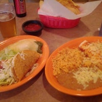 รูปภาพถ่ายที่ Mariachi Mexican Grill โดย Dan W. เมื่อ 4/21/2012