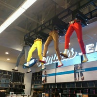 Photo taken at OLD NAVY ダイバーシティ東京プラザ by Tad M. on 8/17/2012