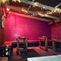 Foto tirada no(a) Lost Weekend Lounge por T.J. P. em 6/13/2012
