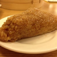 Photo taken at 鼎泰豐 Din Tai Fung by Gary L. on 6/12/2012