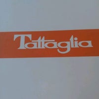 รูปภาพถ่ายที่ Tattaglia โดย Laura B. เมื่อ 3/30/2012