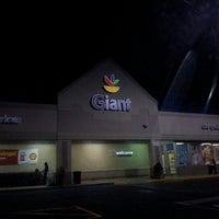 Photo taken at Giant Food by G G. on 8/16/2012