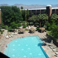 Foto diambil di Radisson Suites Tucson oleh PetroBoi pada 4/13/2012