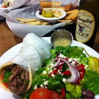 Foto tirada no(a) Taziki&amp;#39;s Mediterranean Cafe por Princess G. em 6/17/2012