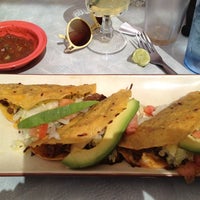 Foto tomada en Zocalo Restaurant &amp;amp; Bar  por Lynnzi W. el 5/14/2012
