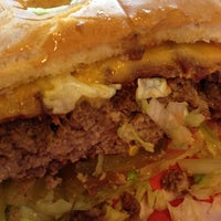 รูปภาพถ่ายที่ Chop House Burgers โดย Suzanna G. เมื่อ 4/21/2012