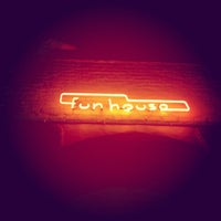 Foto tirada no(a) Funhouse por Andre M. em 9/7/2012