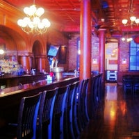 6/26/2012 tarihinde Christina L.ziyaretçi tarafından J Gardellas Tavern'de çekilen fotoğraf