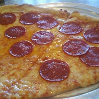 Das Foto wurde bei Italian Pizzeria von Matthew T. am 5/31/2012 aufgenommen