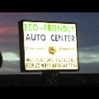 8/19/2012 tarihinde Tyler S.ziyaretçi tarafından Eco-Friendly Auto Center'de çekilen fotoğraf