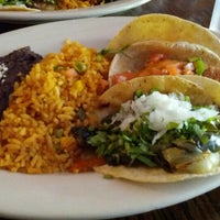 Foto diambil di La Lucha - Tacos &amp;amp; Boutique oleh LARRY pada 8/12/2012