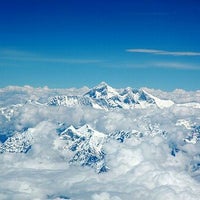 Foto tirada no(a) Mount Everest | Sagarmāthā | सगरमाथा | ཇོ་མོ་གླང་མ | 珠穆朗玛峰 por Roeland C. em 4/1/2012