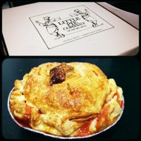 Foto tirada no(a) Little Pie Company por Mikey B. em 3/8/2012