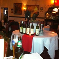 Das Foto wurde bei Old Town Serbian Gourmet Restaurant von Cynthia B. am 6/23/2012 aufgenommen