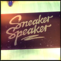 รูปภาพถ่ายที่ Sneaker Speaker โดย Denis K. เมื่อ 5/30/2012