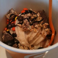Das Foto wurde bei Orange Leaf Frozen Yogurt von Debi P. am 4/21/2012 aufgenommen