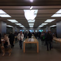Photo taken at Apple Rhein-Center by Gökhan🇹🇷 on 11/7/2016