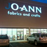 Photo taken at Jo-Ann Fabric and Craft by Juanma C. on 12/1/2013