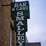 Foto scattata a Smalley&amp;#39;s Bar and Grill da Smalley&amp;#39;s Bar and Grill il 10/25/2013