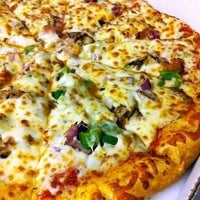 Das Foto wurde bei Sammy&amp;#39;s Pizza von Sammy&amp;#39;s Pizza am 10/26/2013 aufgenommen