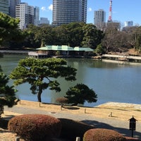 Photo taken at Hamarikyu Gardens by Noguchi A. on 1/23/2015