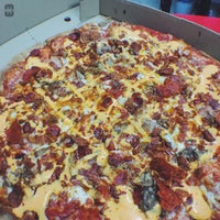 Foto scattata a Maximo&amp;#39;s Pizza da Mexican Elite il 8/20/2016