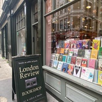 Foto diambil di London Review Bookshop oleh Hye mi shana K. pada 11/3/2022