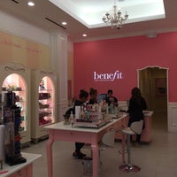 Photo taken at Benefit Cosmetics by Elifcan on 9/18/2016