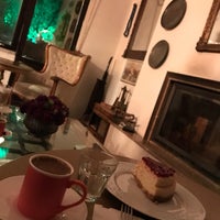 รูปภาพถ่ายที่ Dut Restaurant Cafe Bar โดย Neslihan Ş. เมื่อ 3/11/2017