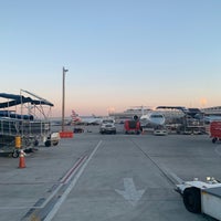 Photo taken at Gate 35X by Dee Gee Bee on 4/3/2019