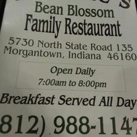 Снимок сделан в Brownie&#39;s Bean Blossom Family Restaurant пользо...
