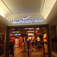 nike outlet shopping light