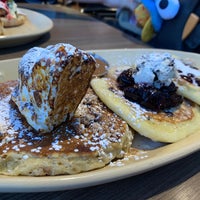 Photo taken at Snooze by Fernando G. on 12/6/2019