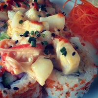 รูปภาพถ่ายที่ Yumm Thai : Sushi and Beyond โดย Paul V. เมื่อ 10/18/2014