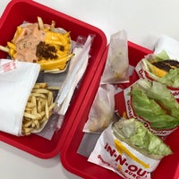 Photo taken at In-N-Out Burger by Jose Raphael B. on 10/21/2022
