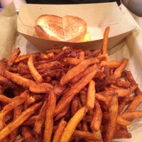 8/7/2014에 Richard F.님이 MOOYAH Burgers, Fries &amp;amp; Shakes에서 찍은 사진
