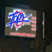 2/20/2024 tarihinde Leonard M.ziyaretçi tarafından Tops Burger'de çekilen fotoğraf