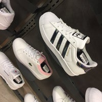 Photo taken at Foot Locker by Frédéric D. on 12/11/2016