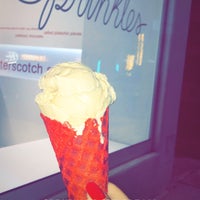 Photo taken at Sprinkles Beverly Hills Ice Cream by areejs on 9/24/2018