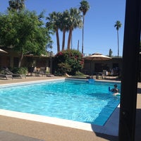 Foto tomada en Desert Riviera Hotel  por Darren M. el 5/2/2014