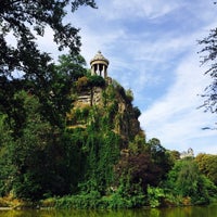 Photo taken at Parc des Buttes-Chaumont by Nami C. on 7/31/2015