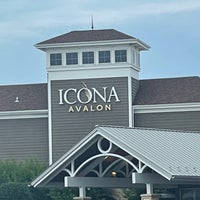 Foto tirada no(a) ICONA Golden Inn por Andrew C. em 7/5/2022