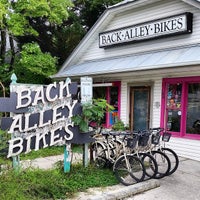 Foto tirada no(a) Back Alley Bikes por Troy P. em 9/26/2014