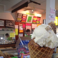 Foto tirada no(a) Weldons Ice Cream Factory por Jude D. em 7/28/2013