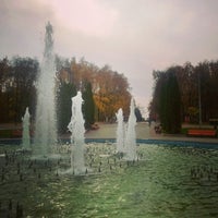 Photo taken at Центральный Фонтан В Парке by Maks K. on 10/16/2014