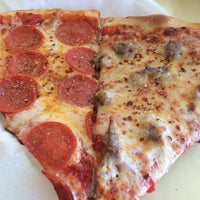 5/24/2015 tarihinde Shane M.ziyaretçi tarafından NYC Pizza'de çekilen fotoğraf
